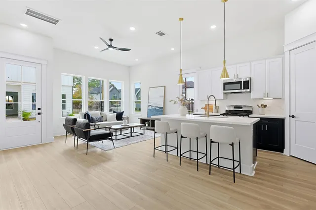 $2,400 | 8919 Sunshine Laverne Lane, Houston, TX 77080