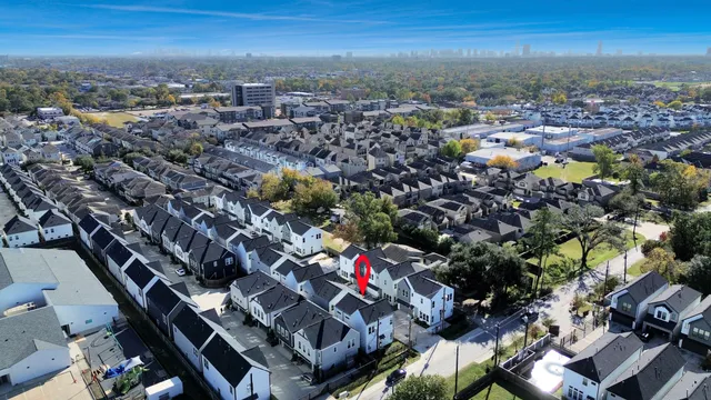 $2,400 | 8919 Sunshine Laverne Lane, Houston, TX 77080