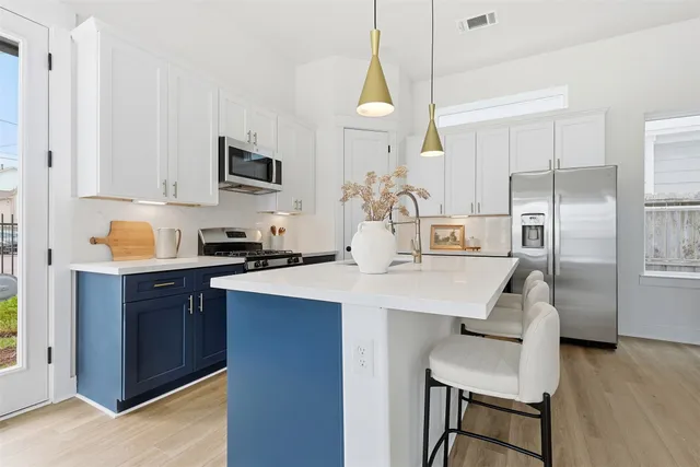 $2,400 | 8919 Sunshine Laverne Lane, Houston, TX 77080