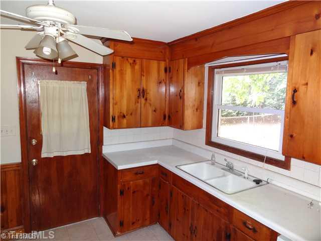 1206 Pinebluff Road Winston-Salem, NC 27103 - Photo 5 of 13 Kitchen.