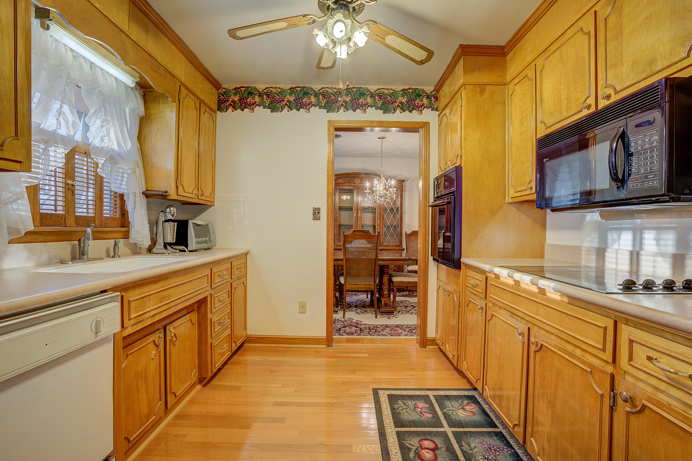 2422 Laura Road Northwest Roanoke, VA 24017 - Photo 12 of 30 132