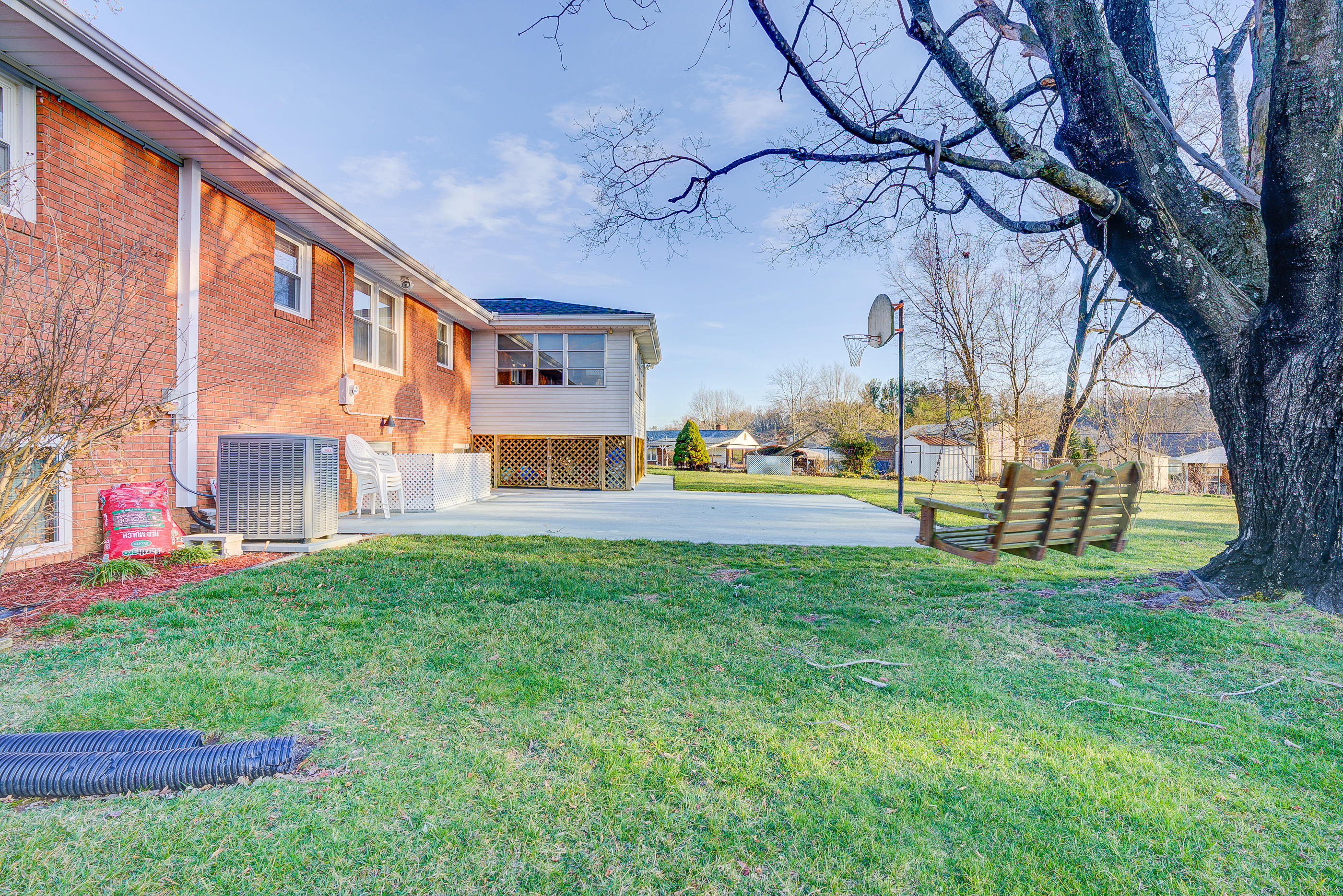 2422 Laura Road Northwest Roanoke, VA 24017 - Photo 4 of 30 119