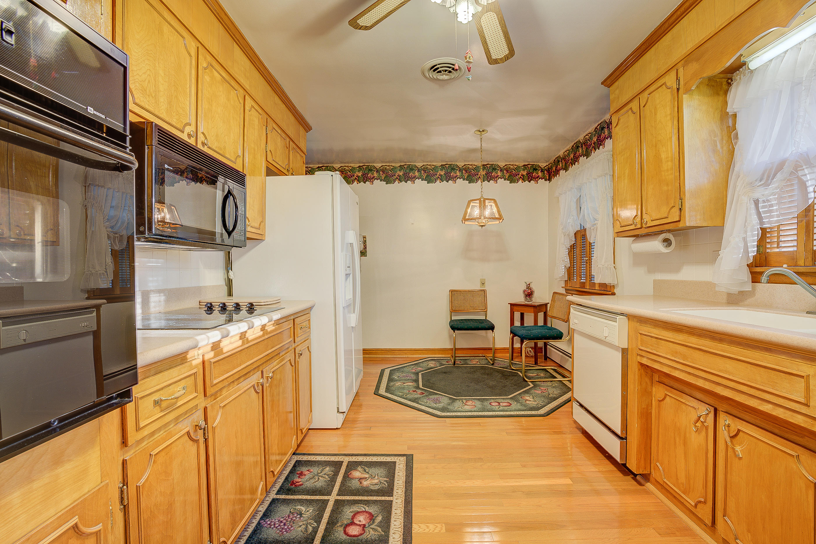 2422 Laura Road Northwest Roanoke, VA 24017 - Photo 10 of 30 129