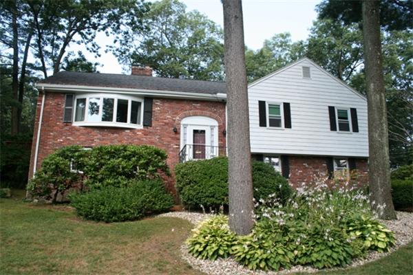 12 Doncaster Road Lynnfield, MA 01940 - Photo 1 of 12 Gallery Image 1