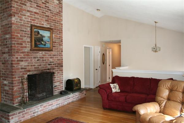 12 Doncaster Road Lynnfield, MA 01940 - Photo 3 of 12 Gallery Image 3