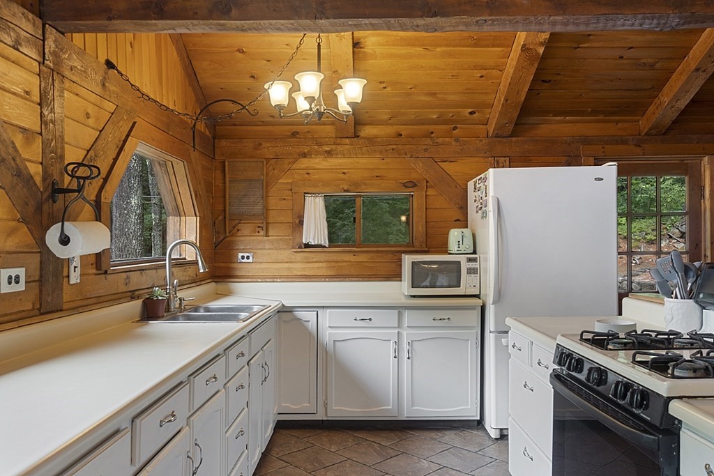 31 Churchill Road Templeton, MA 01468 - Photo 6 of 41 Gallery Image 6