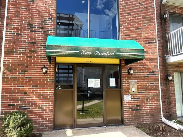 $1,875 | 1186 Worcester Road, Unit 220, Framingham, MA 01702