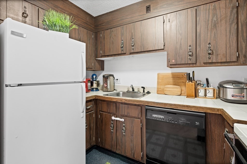 1186 Worcester Road, Unit 220 Framingham, MA 01702 - Photo 7 of 11