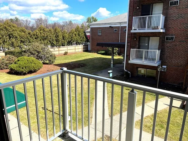 $1,875 | 1186 Worcester Road, Unit 220, Framingham, MA 01702