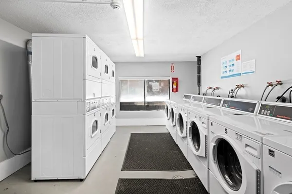 $1,875 | 1186 Worcester Road, Unit 220, Framingham, MA 01702