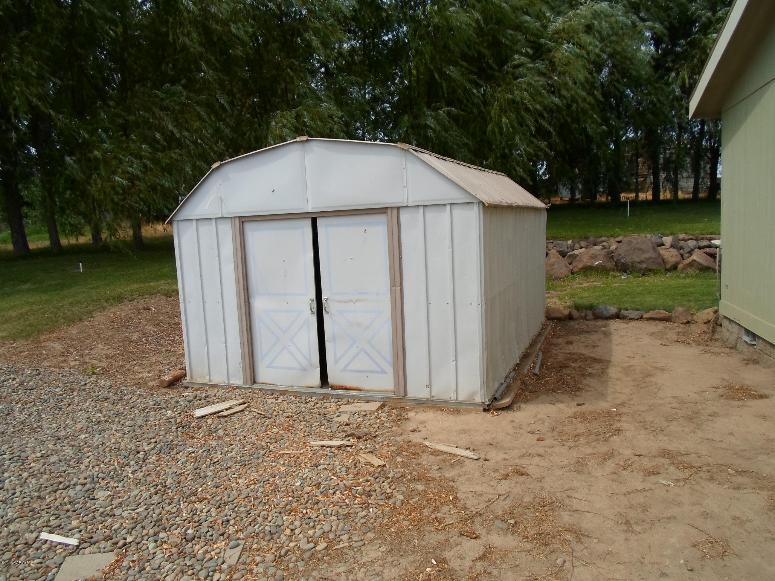 1631 Rosenkranz Road Tieton, WA 98947 - Photo 22 of 24 a view of backyard of house