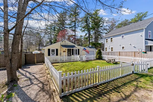 $499,900 | 10 Beach Road, Pembroke, MA 02359