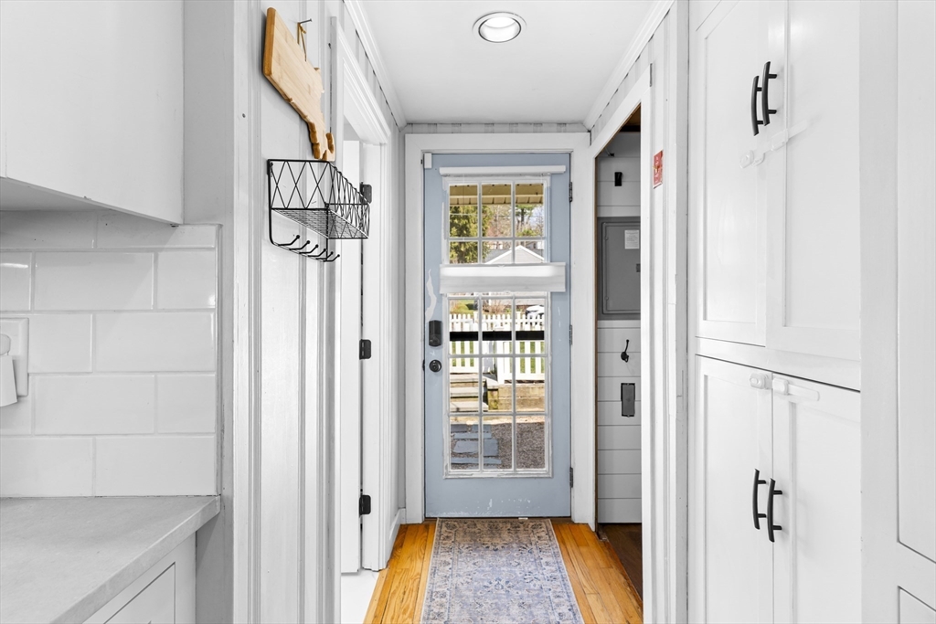 10 Beach Road Pembroke, MA 02359 - Photo 5 of 37