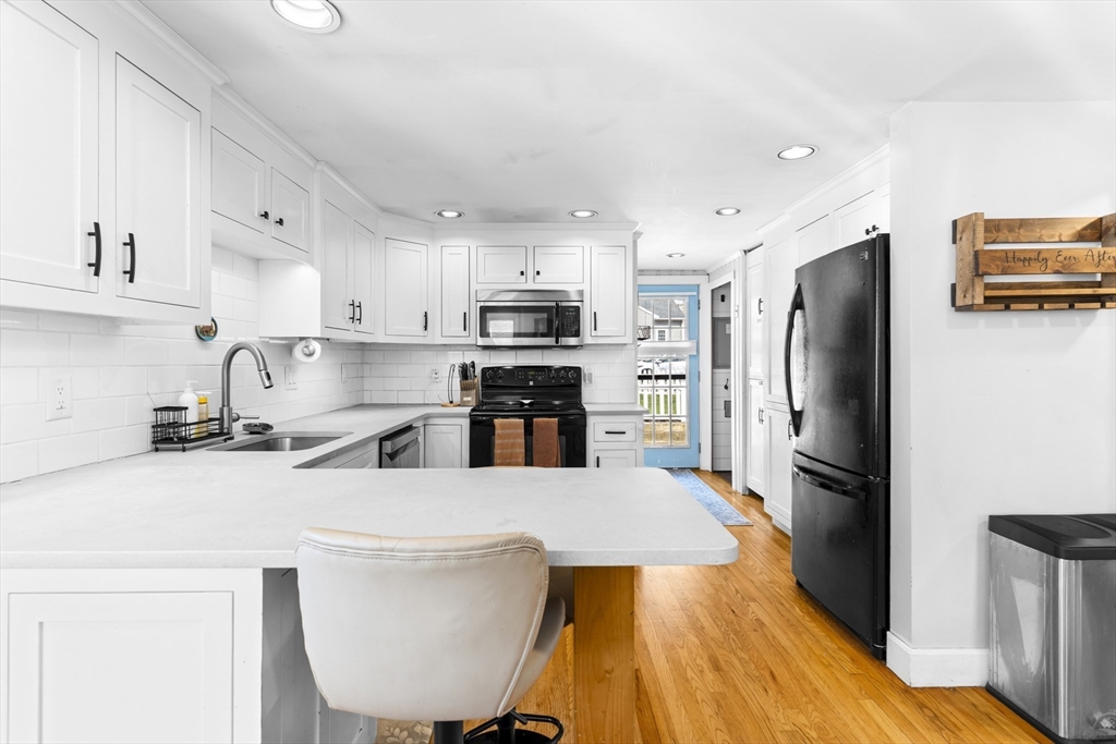 10 Beach Road Pembroke, MA 02359 - Photo 8 of 37