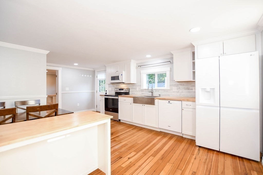 155 Spring Street Marion, MA 02738 - Photo 8 of 39 Gallery Image 8