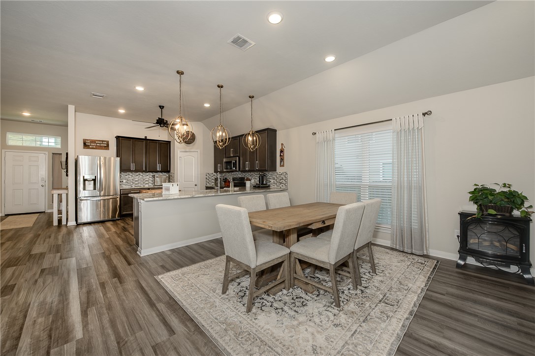 2078 Viva Road Bryan, TX 77807 - Photo 8 of 32