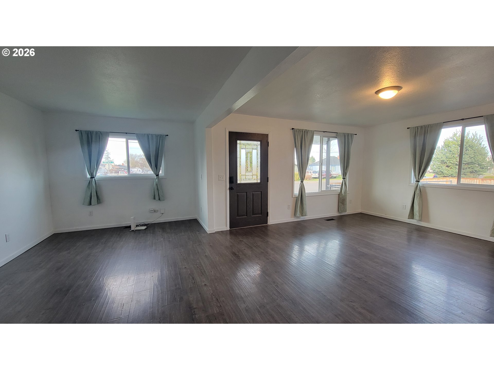 800 Territorial Street Harrisburg, OR 97446 - Photo 5 of 27 Living Room/Dining Room