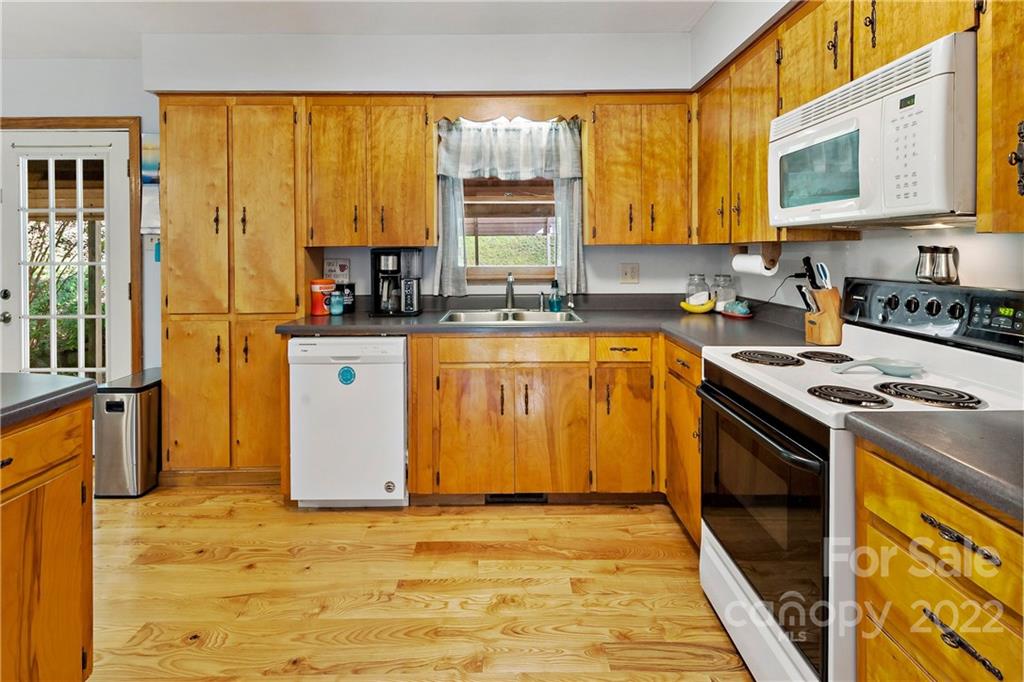 309 Poteat Road Marion, NC 28752 - Photo 12 of 30 Gallery Image 12