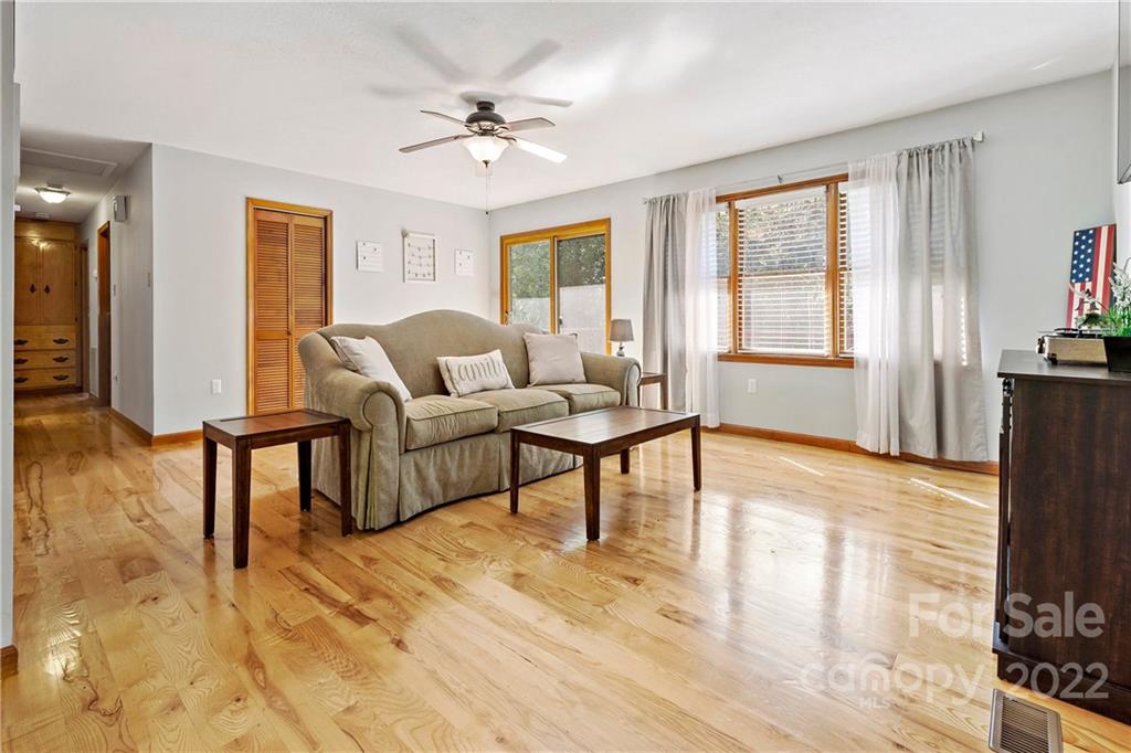 309 Poteat Road Marion, NC 28752 - Photo 5 of 30 Gallery Image 5