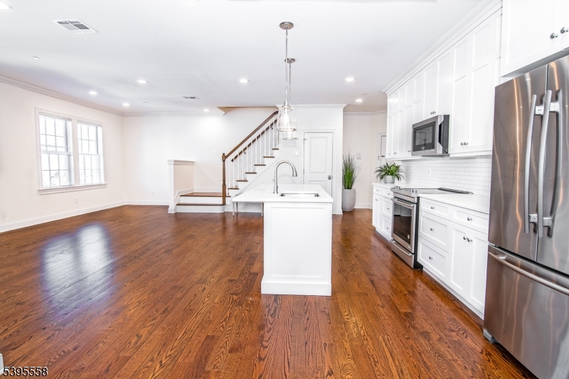 29 Euclid Avenue, Unit 203 Summit, NJ 07901 - Photo 12 of 19