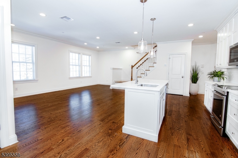 29 Euclid Avenue, Unit 203 Summit, NJ 07901 - Photo 13 of 19