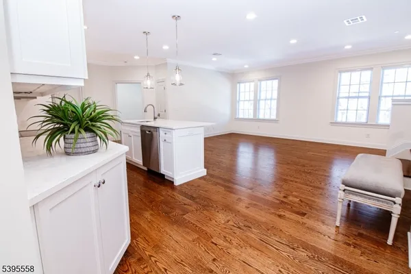 $5,100 | 29 Euclid Avenue, Unit 203, Summit, NJ 07901