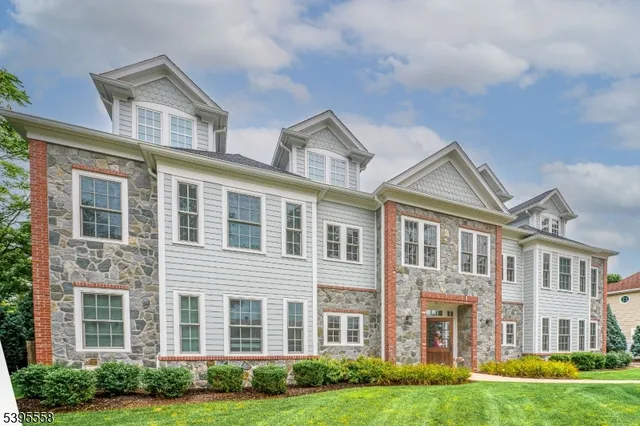 $5,400 | 29 Euclid Avenue, Unit 203, Summit, NJ 07901