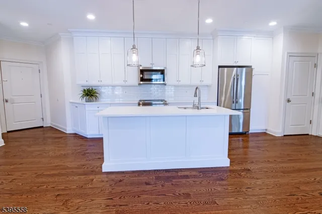 $5,300 | 29 Euclid Avenue, Unit 203, Summit, NJ 07901