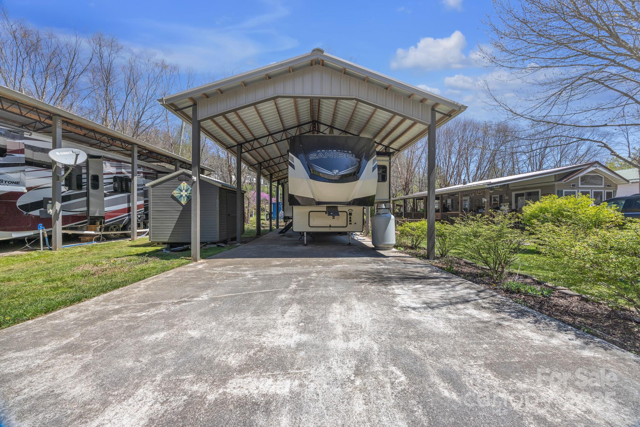 195 Finch Way, Unit 7 West Jefferson, NC 28694 - Photo 3 of 39 a view of a back yard of the house
