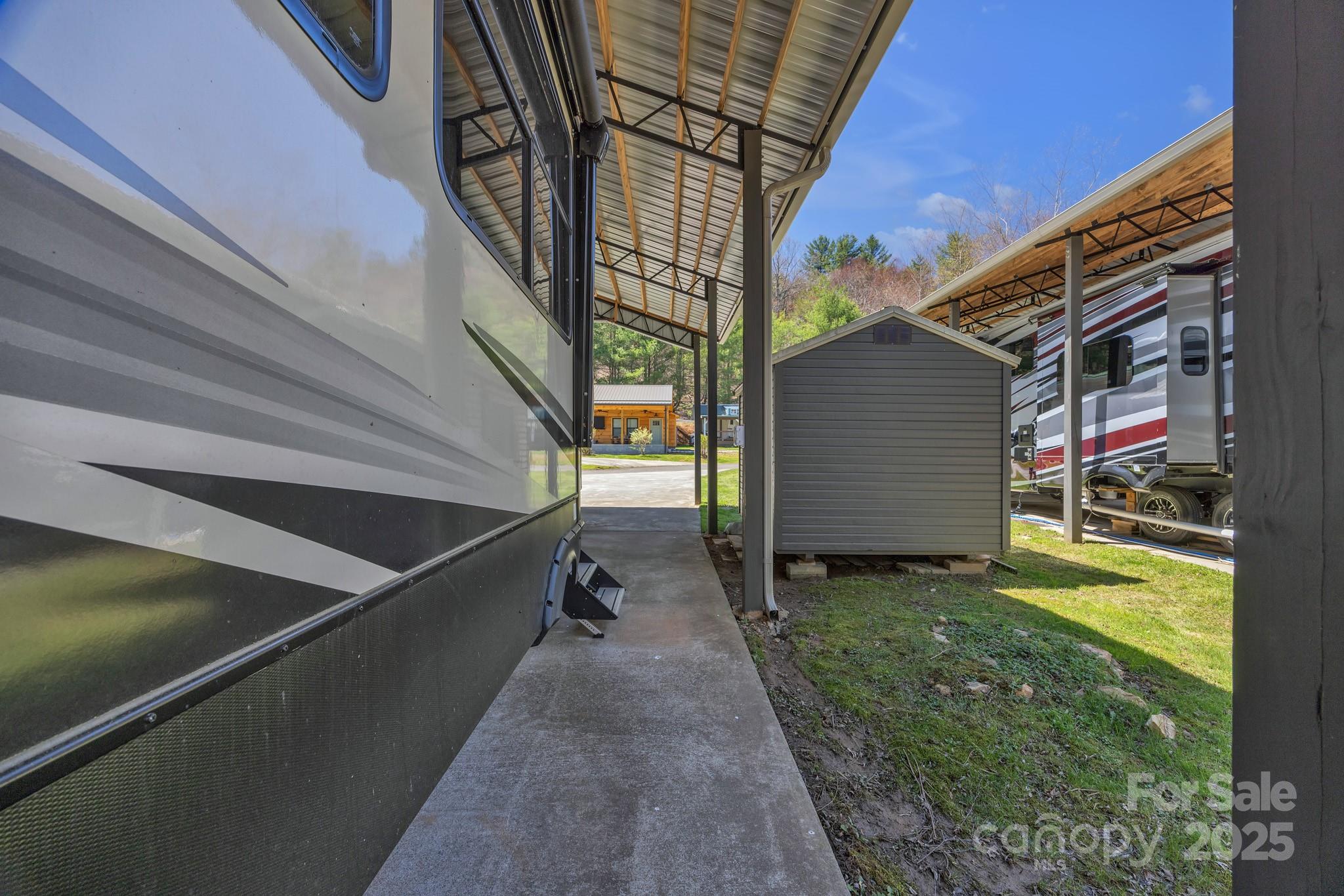 195 Finch Way, Unit 7 West Jefferson, NC 28694 - Photo 32 of 39 a view of a backyard