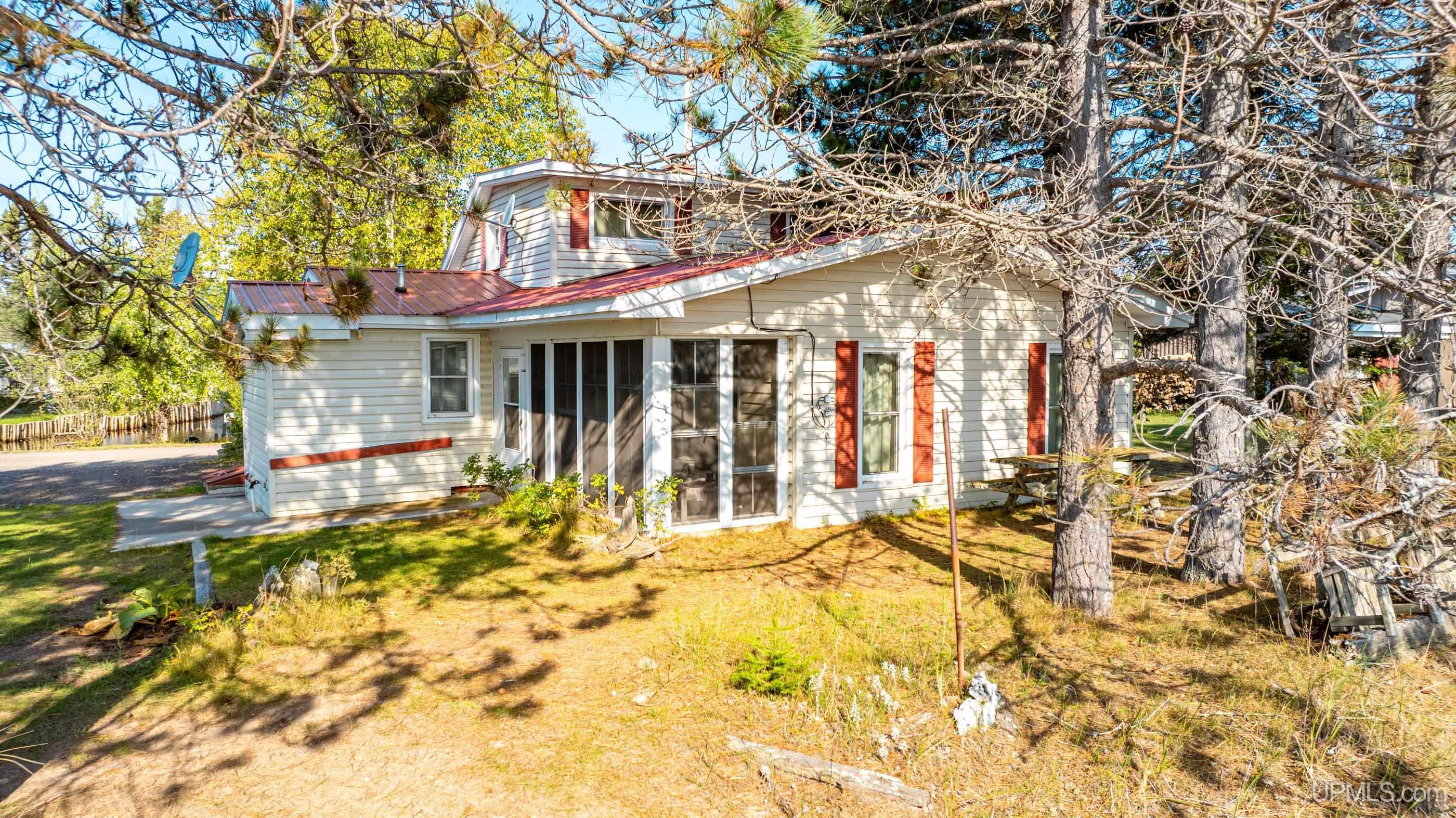 53582 Traverse River Road Lake Linden, MI 49945 - Photo 5 of 33