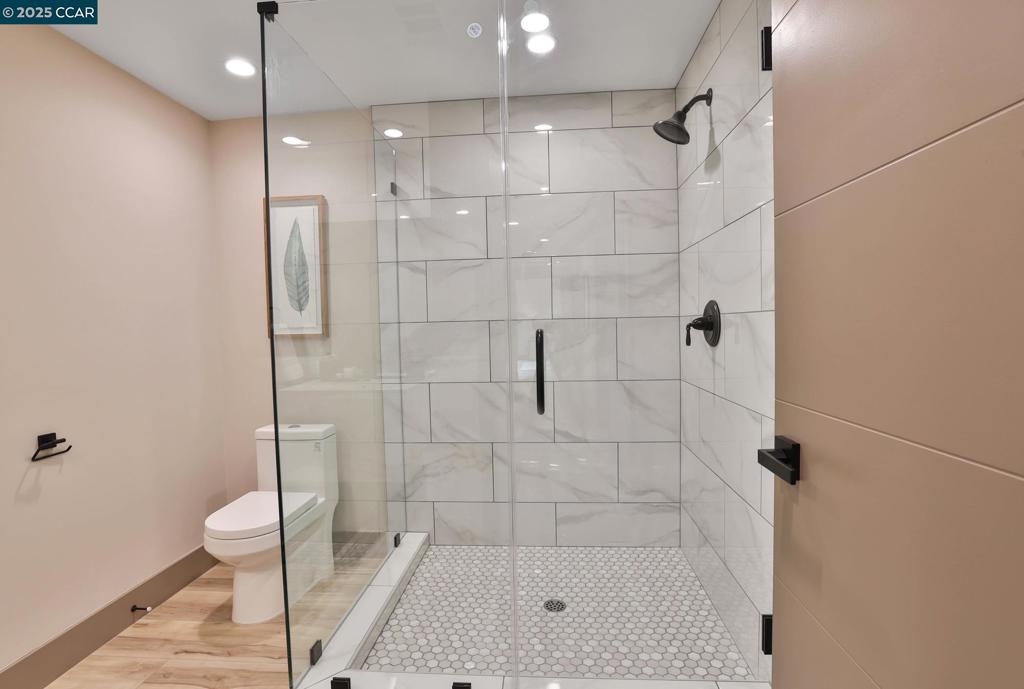 946 Risa Road Lafayette, CA 94549 - Photo 14 of 34 Guest Bathroom