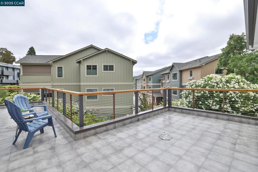 946 Risa Road Lafayette, CA 94549 - Photo 22 of 34 Wrap Around Deck