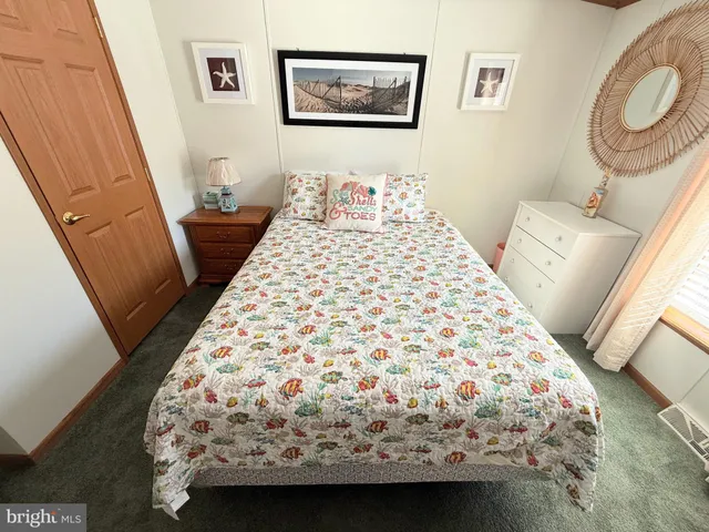 a view of front of a house with a yard