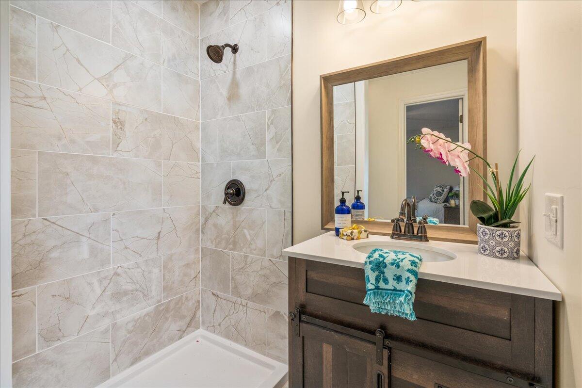 996 Pickett Level Road Elloree, SC 29047 - Photo 20 of 36 Master Bathroom