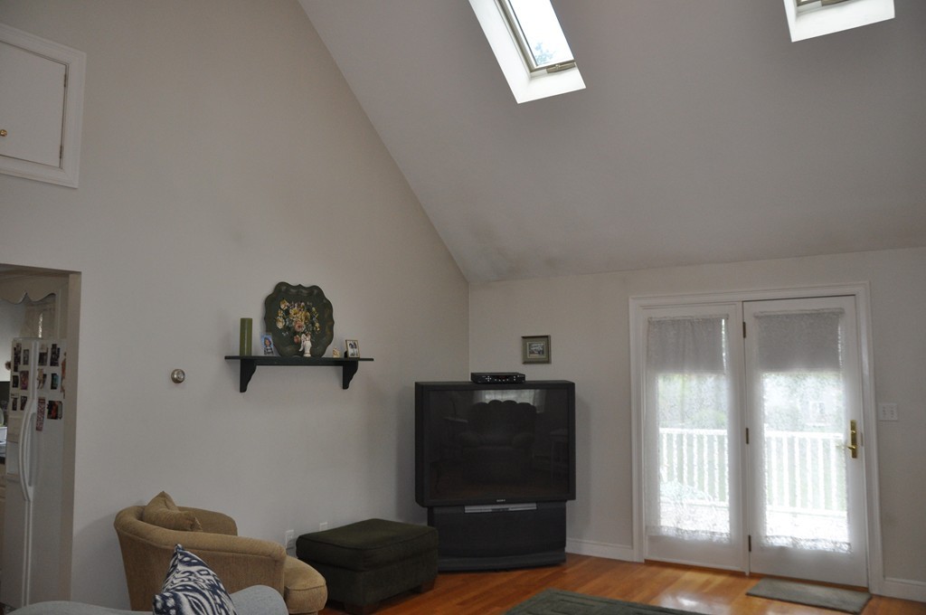 419 Davis Road Bedford, MA 01730 - Photo 3 of 13 Gallery Image 3