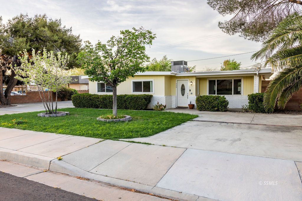 438 West Ward Avenue Ridgecrest, CA 93555 - Photo 3 of 46