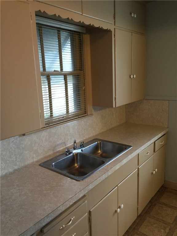 611 West 37th Street, Unit B Austin, TX 78705 - Photo 3 of 9