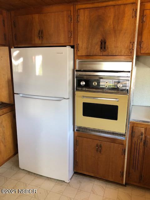 1095 West McCoy Lane, Unit 16 Santa Maria, CA 93455 - Photo 4 of 16 a close view of a stove top oven and refrigerator