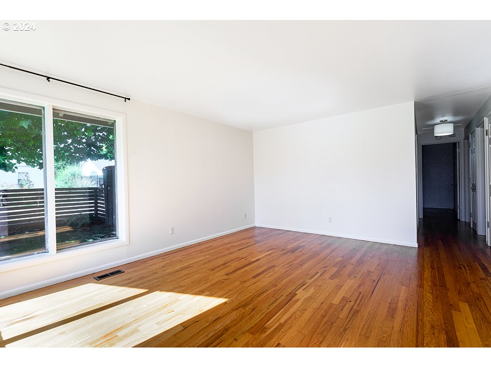 12175 Southwest 9th Street Beaverton, OR 97005 - Photo 12 of 37 Gallery Image 12