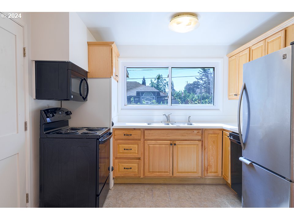 12175 Southwest 9th Street Beaverton, OR 97005 - Photo 16 of 37 Gallery Image 16