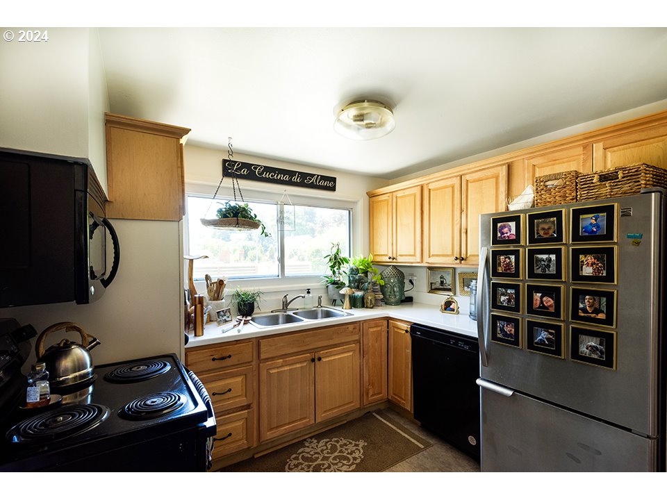 12175 Southwest 9th Street Beaverton, OR 97005 - Photo 17 of 37 Gallery Image 17