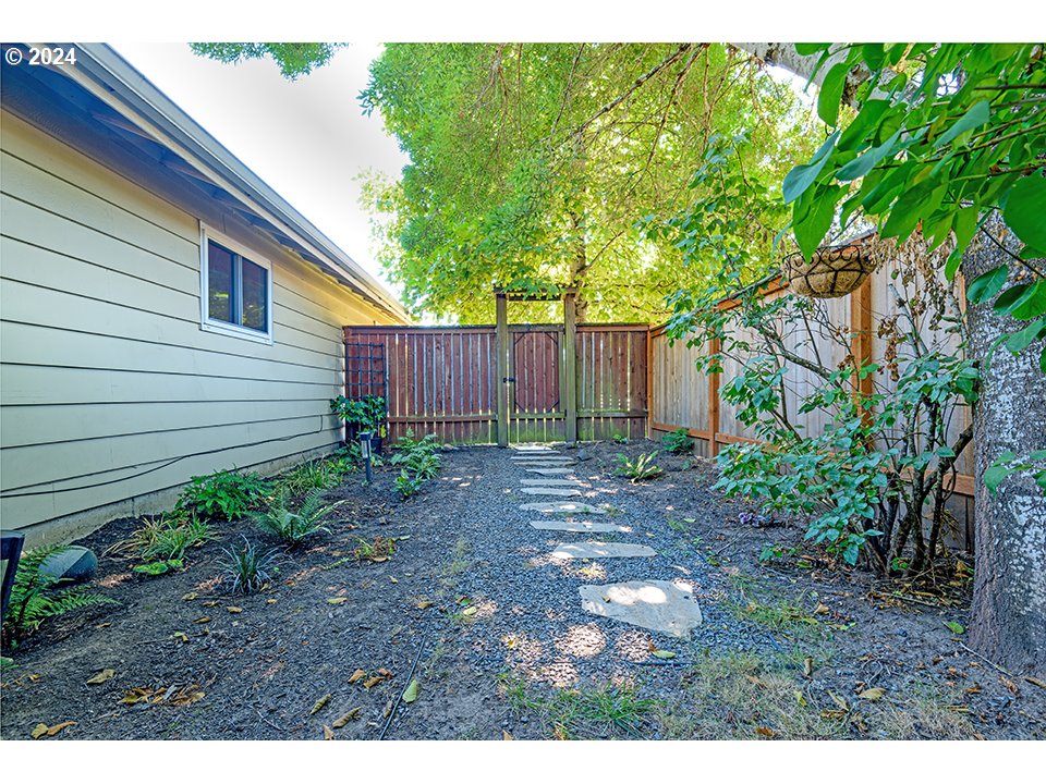 12175 Southwest 9th Street Beaverton, OR 97005 - Photo 32 of 37 Gallery Image 32