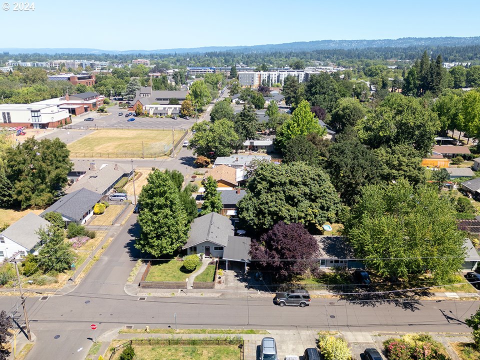 12175 Southwest 9th Street Beaverton, OR 97005 - Photo 36 of 37 Gallery Image 36