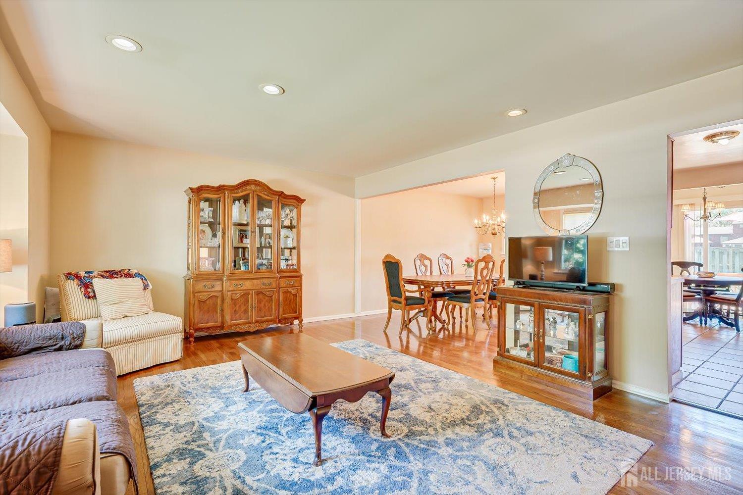 27 Eileen Way Edison, NJ 08837 - Photo 15 of 42