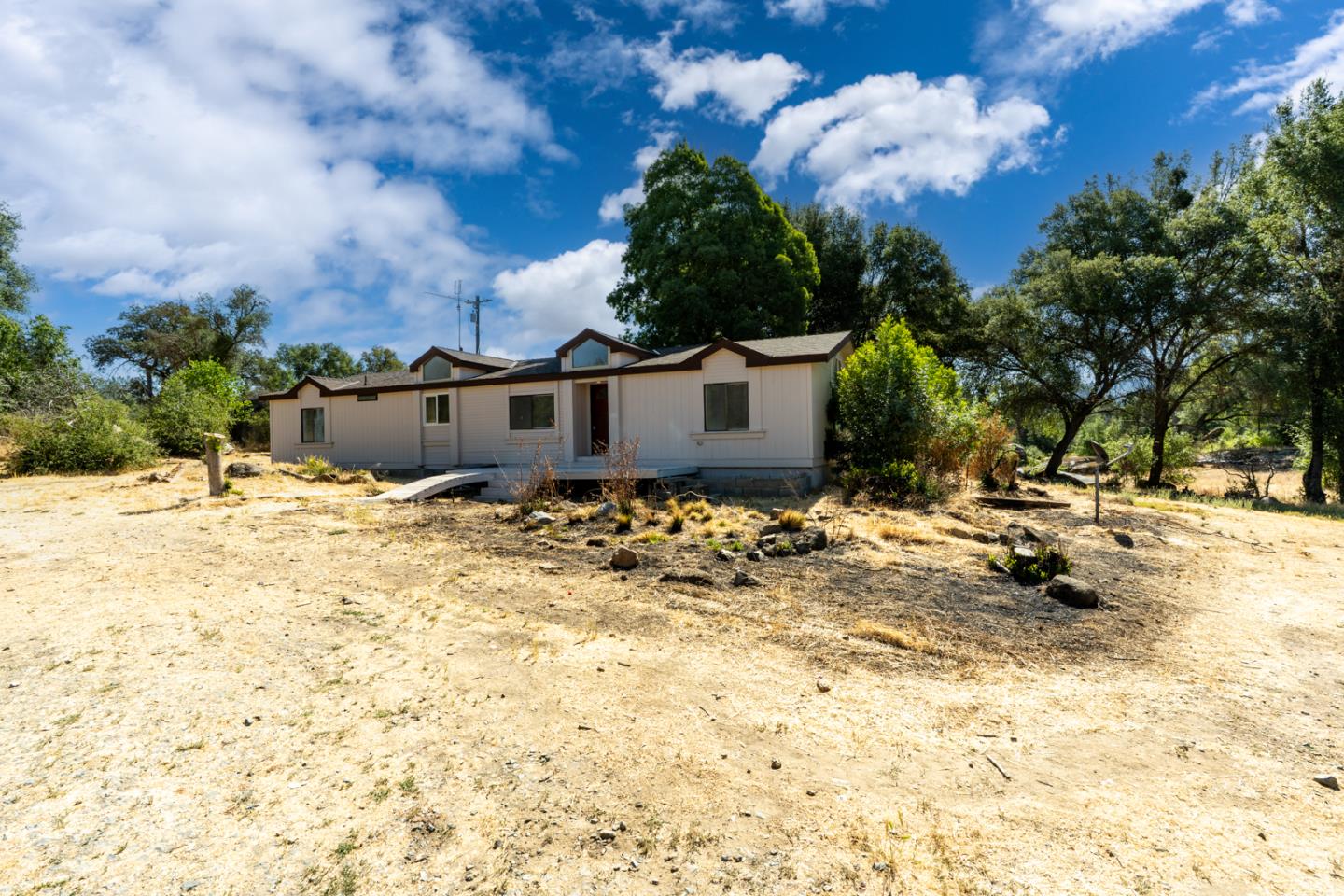 a view of a backyard of the house