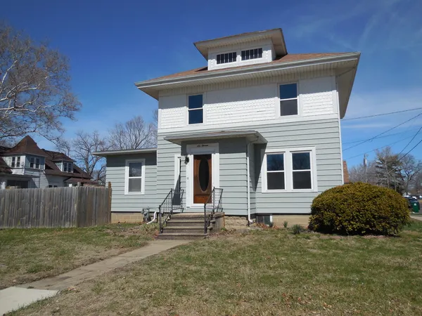 $159,900 | 611 Dixon Avenue, Rock Falls, IL 61071