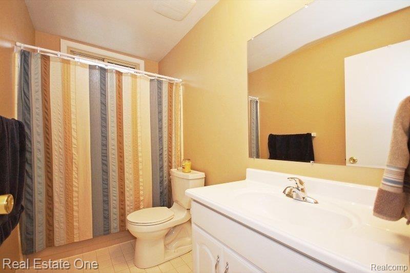 40584 East Mill Rd Court Novi, MI 48375 - Photo 15 of 25 Updated Main Bath