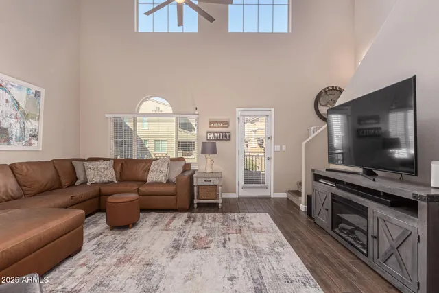 $2,400 | 240 West Juniper Avenue, Gilbert, AZ 85233