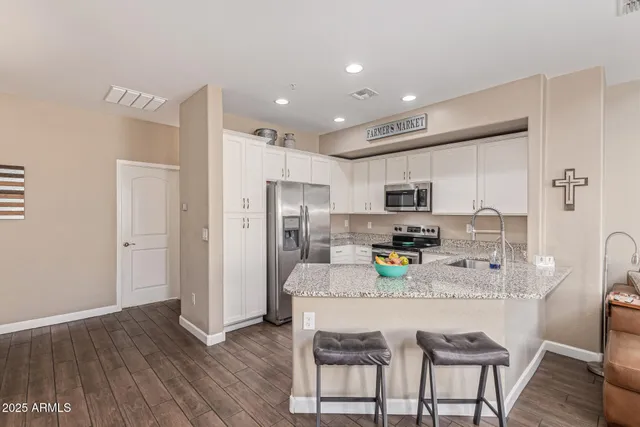 $2,400 | 240 West Juniper Avenue, Gilbert, AZ 85233